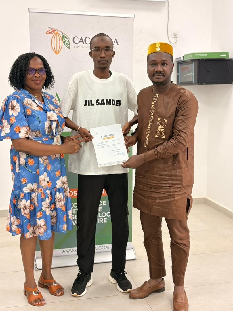 Remise d’attestation à une stagiaire